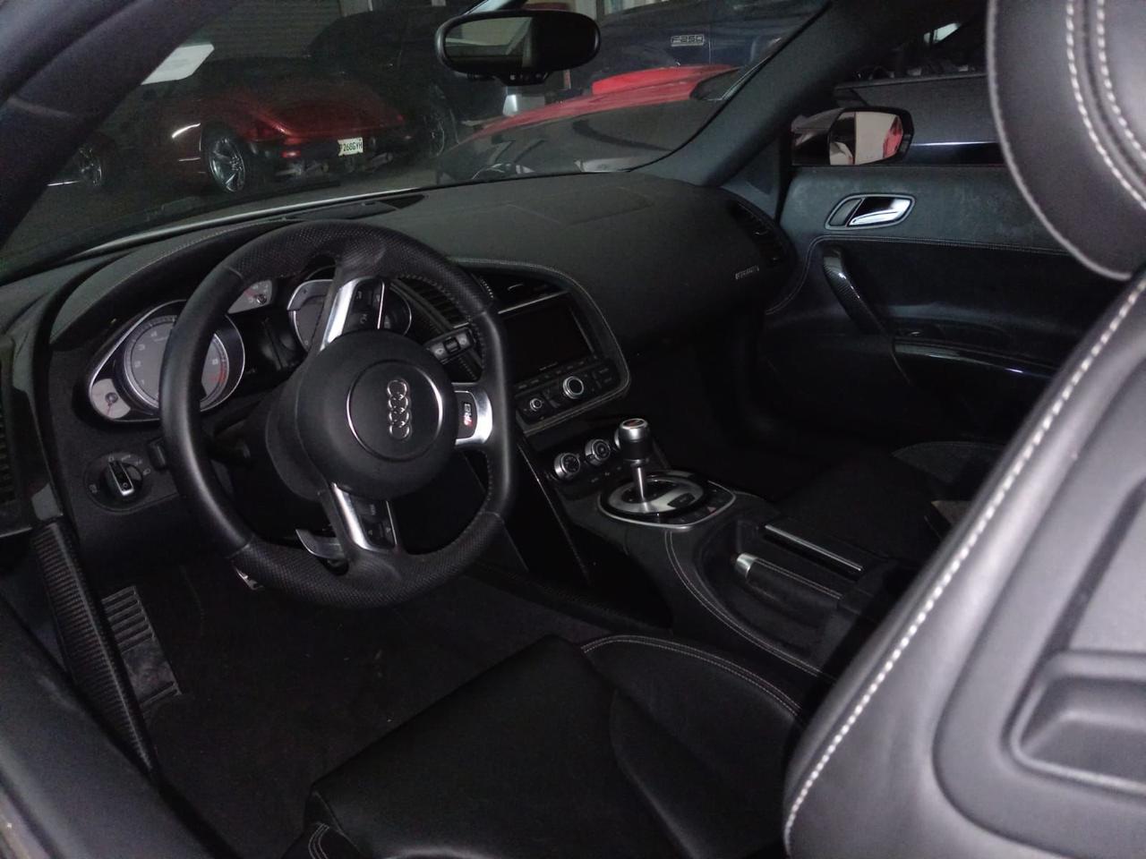 08. AUDI LINEA R8